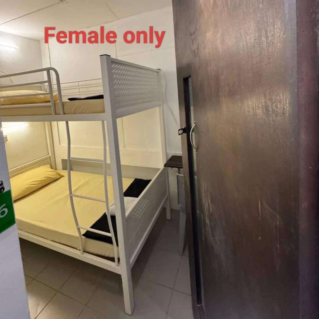 Sunset Homestay - Backpacker Hostel Self Checkin Kuching Ngoại thất bức ảnh