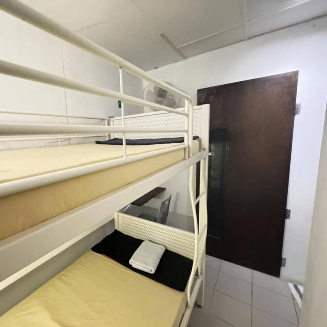 Sunset Homestay - Backpacker Hostel Self Checkin Kuching Ngoại thất bức ảnh